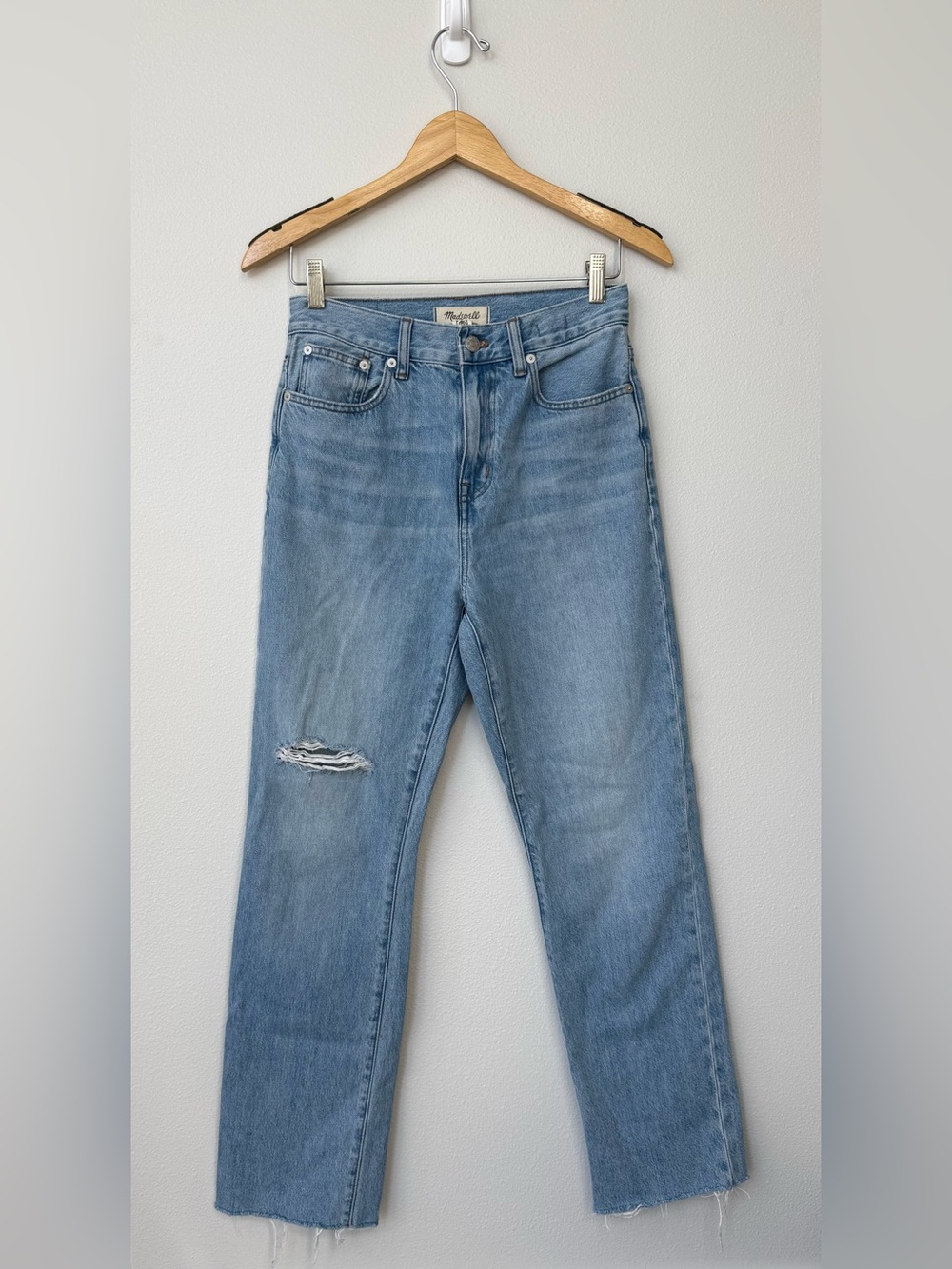 Madewell Women's Light Blue ‘90s Ripped Straight Leg Jeans in Revoir Wash